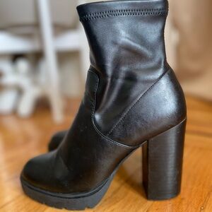 Steve Madden Black Heeled Boots with Chunky Heel